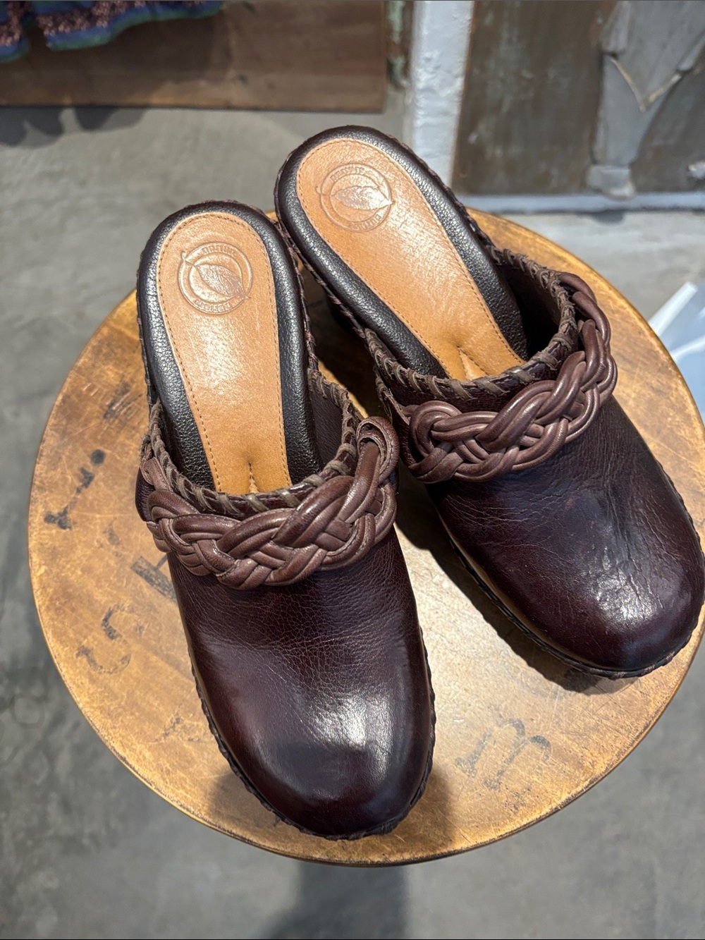 NWOT Nurture leather clogs